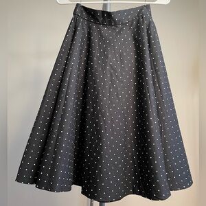 Uniqlo. Midi Skirt. Size Small